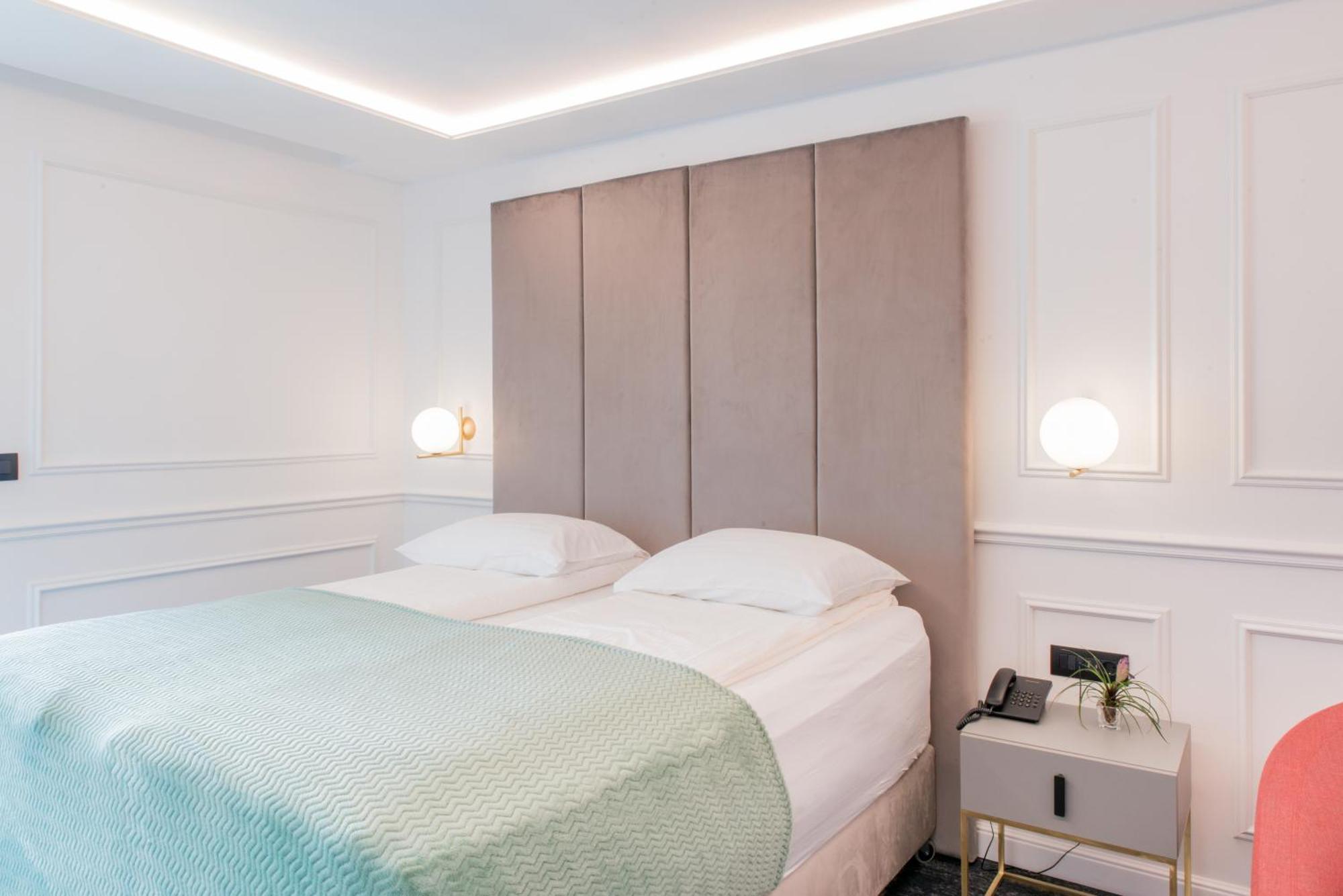 Hotel Krilo Jesenice  Extérieur photo