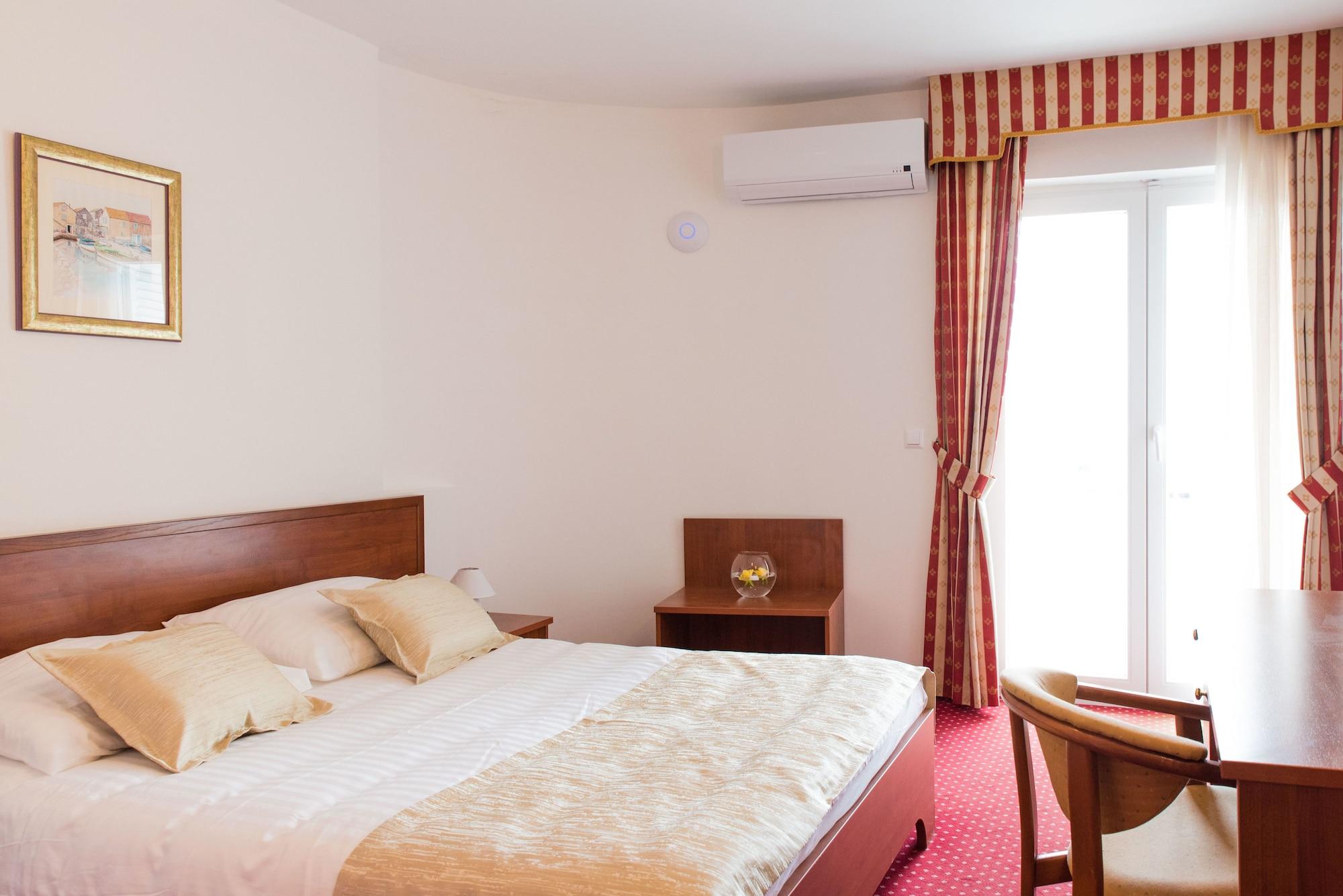 Hotel Krilo Jesenice  Extérieur photo