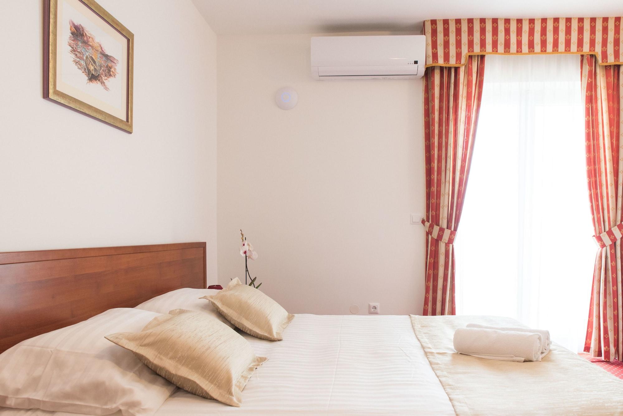 Hotel Krilo Jesenice  Extérieur photo