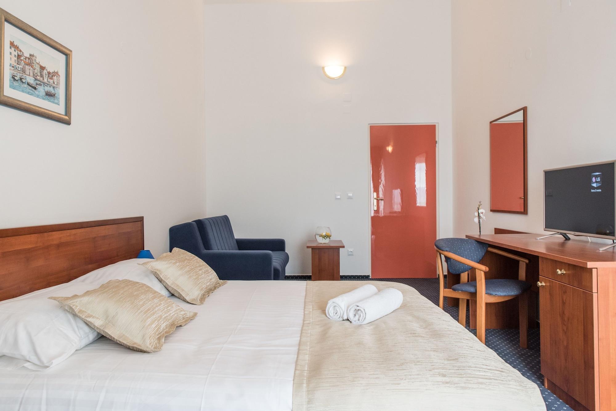 Hotel Krilo Jesenice  Extérieur photo
