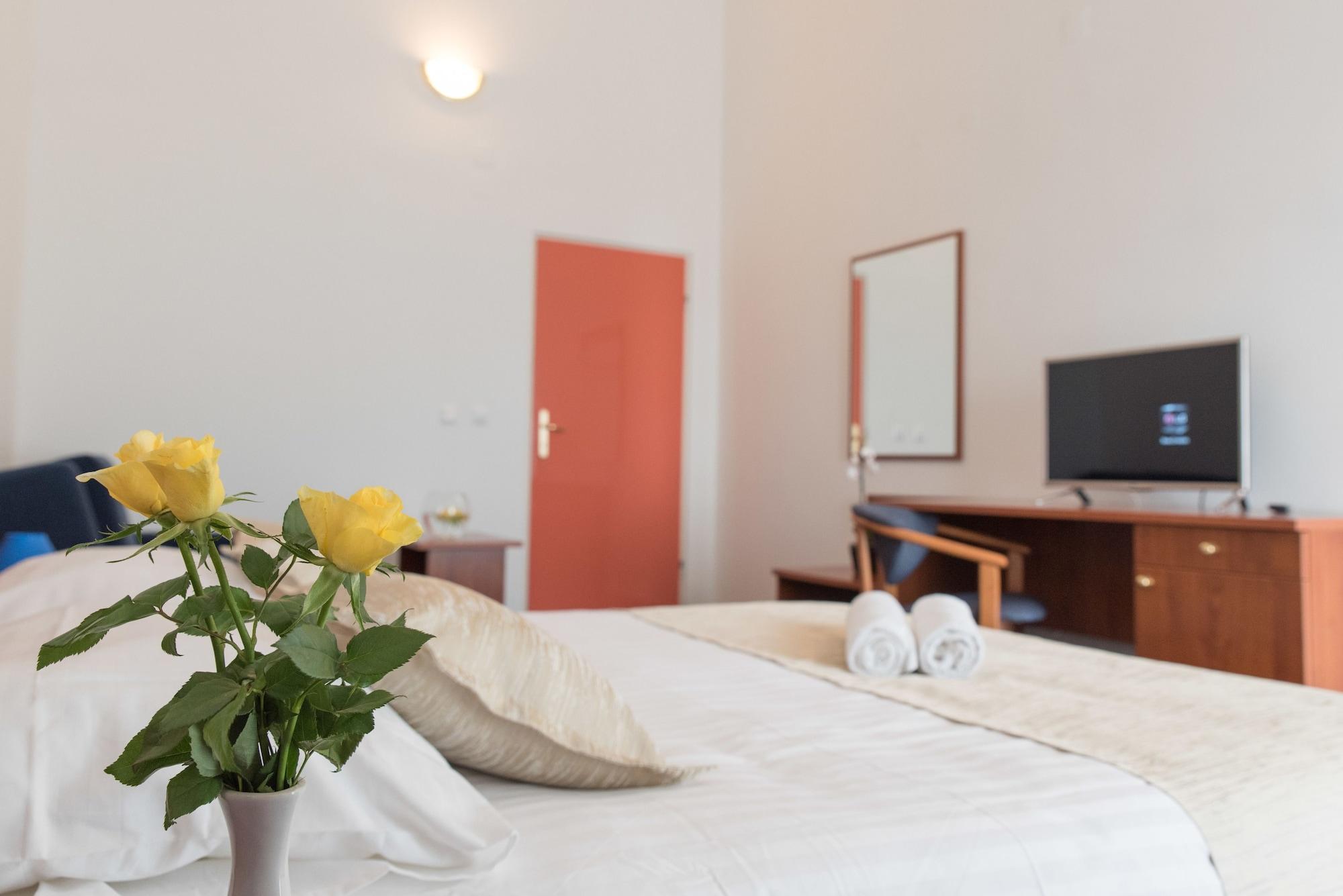 Hotel Krilo Jesenice  Extérieur photo