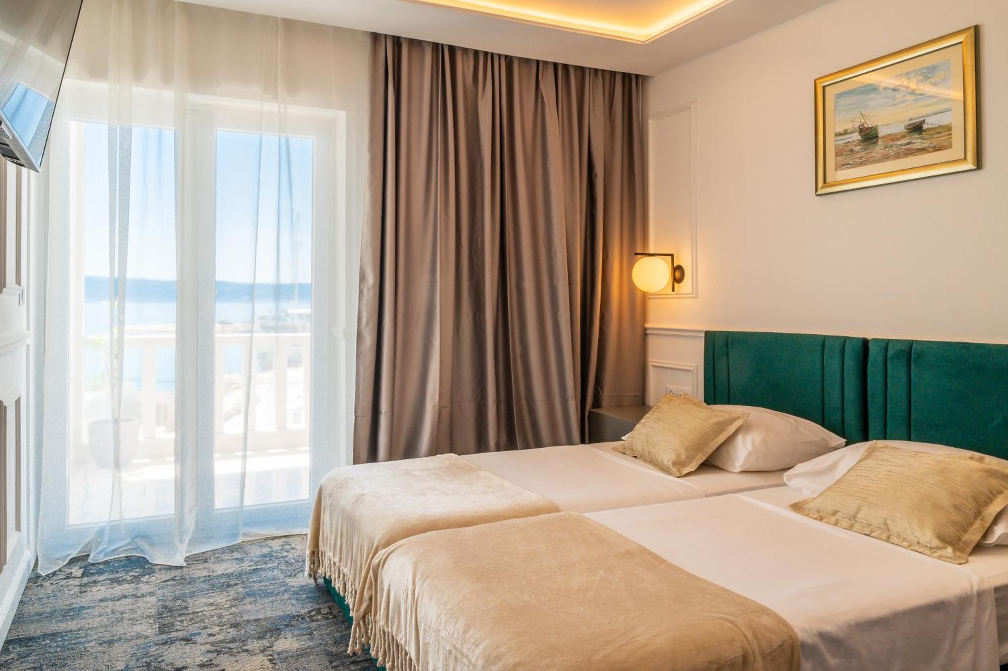 Hotel Krilo Jesenice  Extérieur photo
