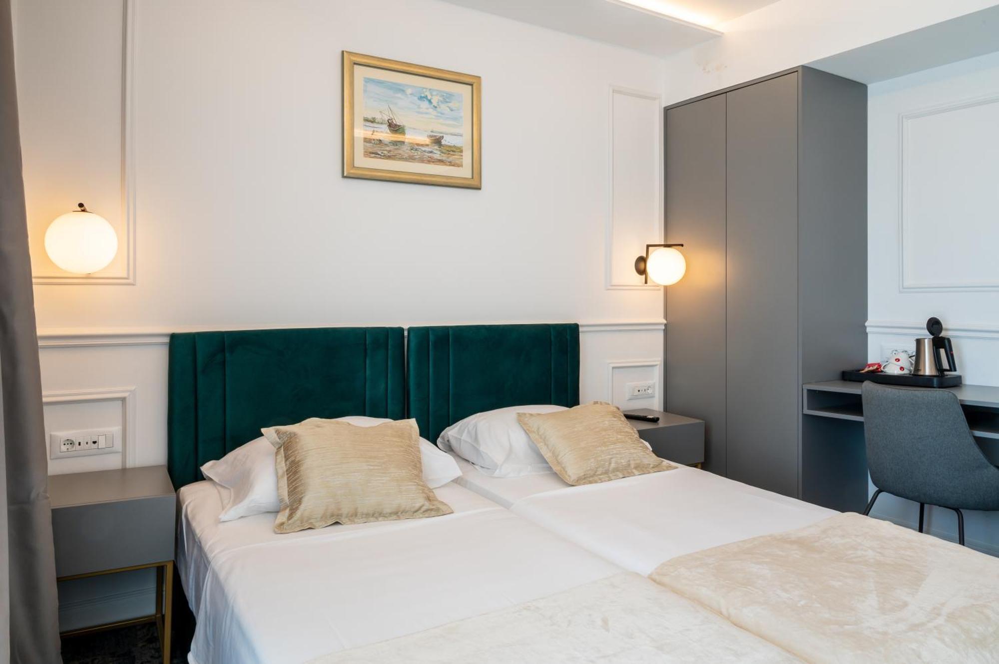 Hotel Krilo Jesenice  Extérieur photo