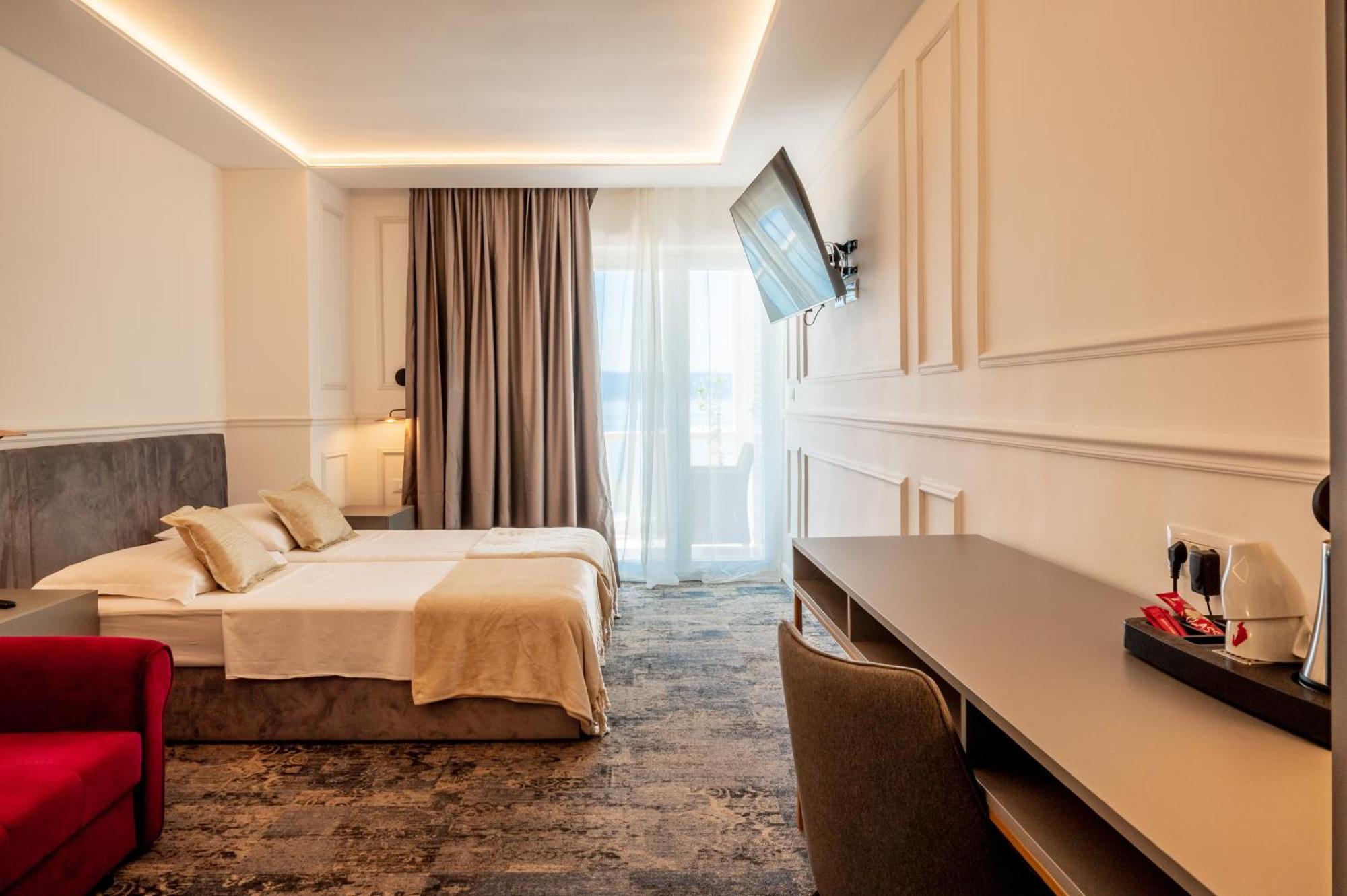 Hotel Krilo Jesenice  Extérieur photo
