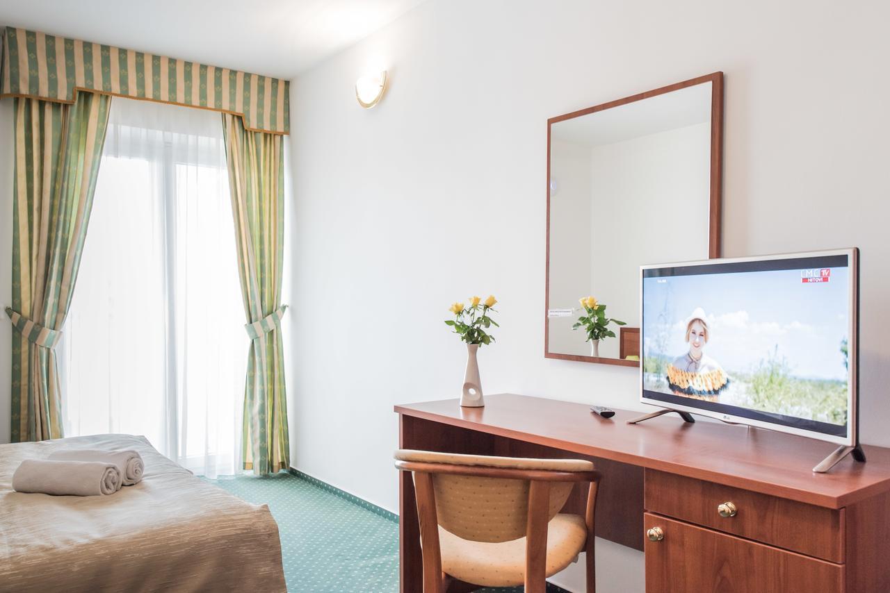 Hotel Krilo Jesenice  Extérieur photo
