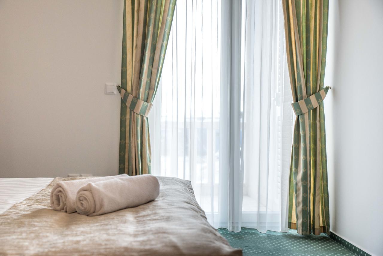 Hotel Krilo Jesenice  Extérieur photo